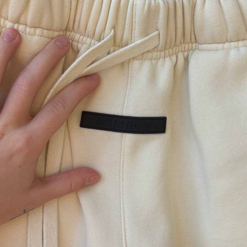 Essentials Sweatpants | L - Picture 3 of 12